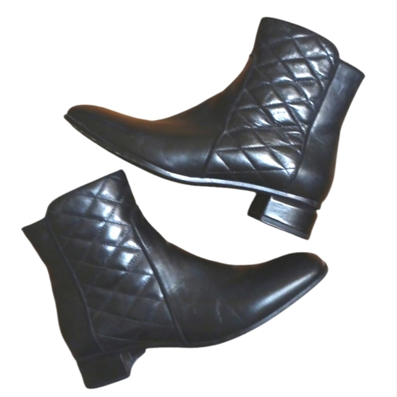 Aquatalia Quilted Leather Moto Boots Womens Black Ankle Booties Size 9 - Picture 1 of 11